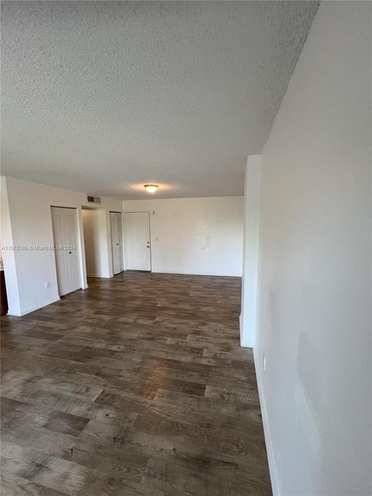 For Rent: $1,750 (1 beds, 1 baths, 760 Square Feet)