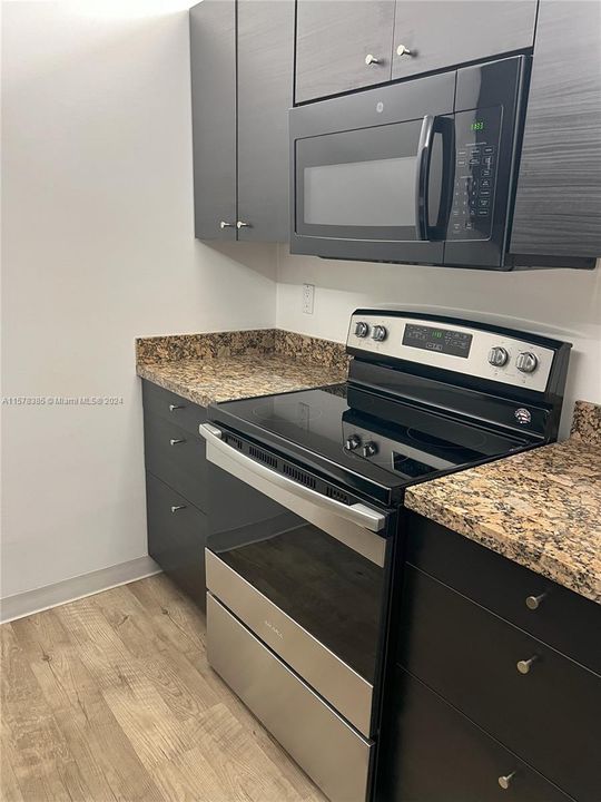 For Rent: $1,750 (1 beds, 1 baths, 760 Square Feet)