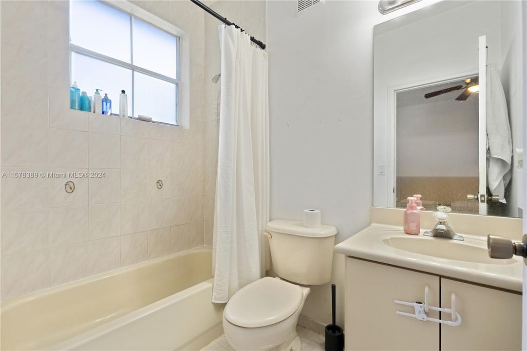 最近租的: $3,250 (3 贝兹, 2 浴室, 1450 平方英尺)