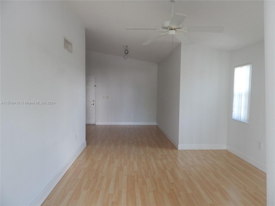 For Rent: $2,300 (1 beds, 1 baths, 743 Square Feet)