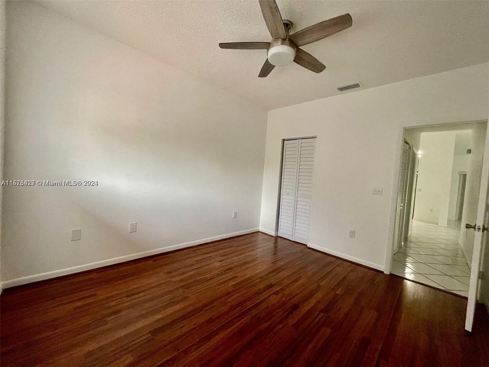 Recently Rented: $3,300 (3 beds, 2 baths, 1367 Square Feet)