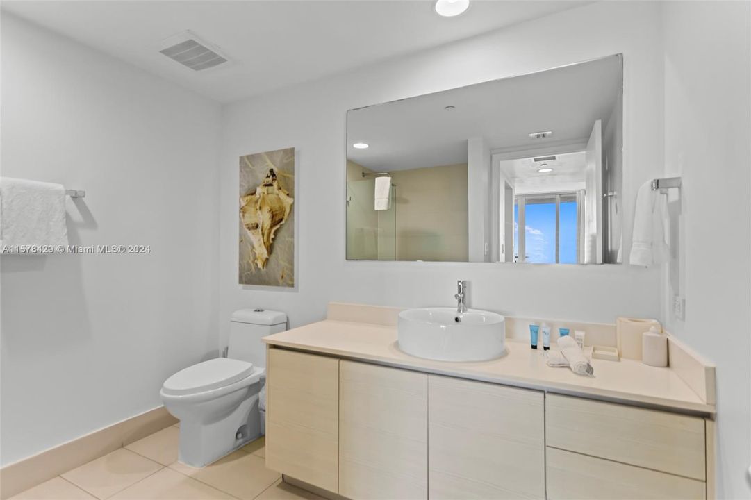 待售: $720,000 (2 贝兹, 2 浴室, 1020 平方英尺)