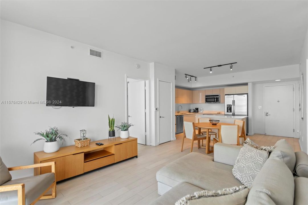 For Sale: $720,000 (2 beds, 2 baths, 1020 Square Feet)