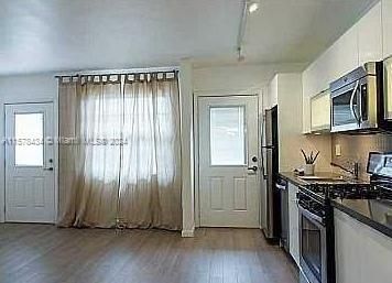 Active With Contract: $289,999 (1 beds, 1 baths, 590 Square Feet)