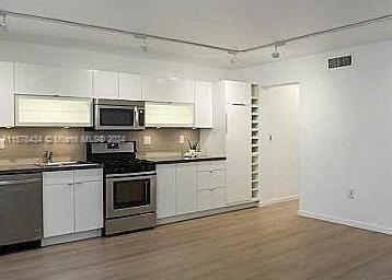 Active With Contract: $289,999 (1 beds, 1 baths, 590 Square Feet)