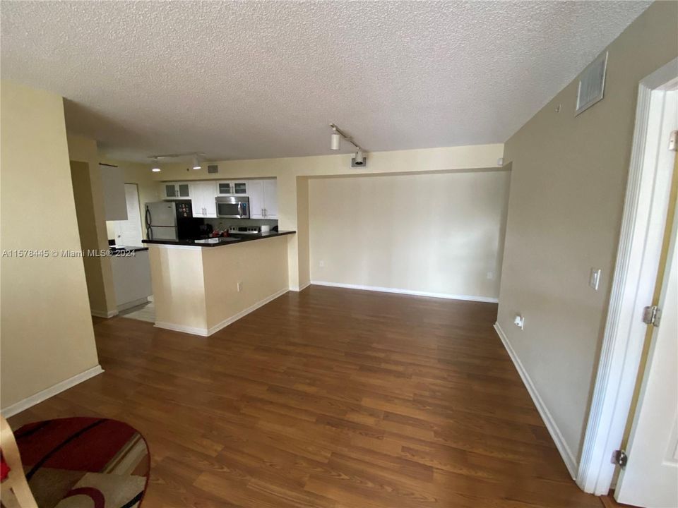 For Sale: $389,900 (3 beds, 2 baths, 1125 Square Feet)