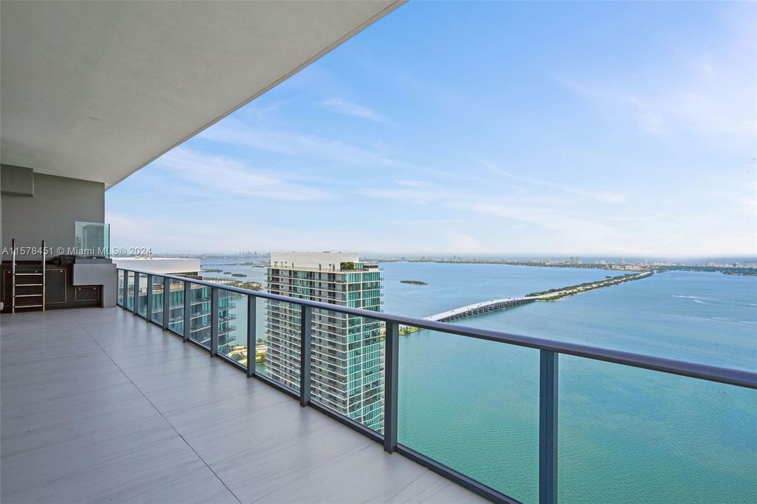 For Sale: $3,995,000 (4 beds, 4 baths, 2650 Square Feet)
