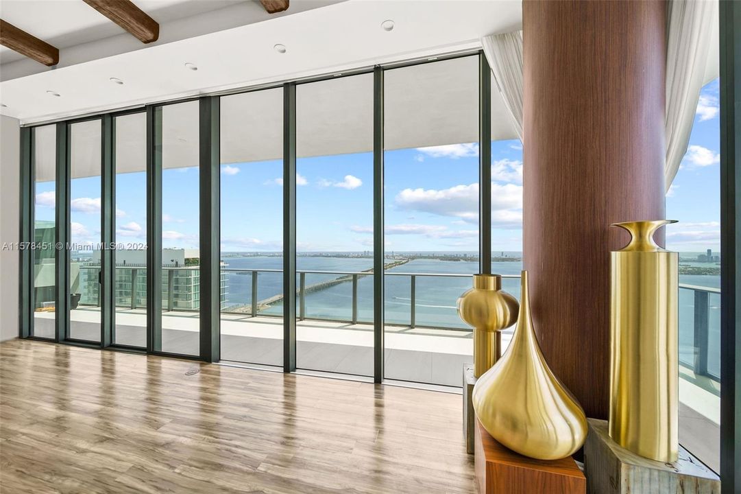 For Sale: $3,995,000 (4 beds, 4 baths, 2650 Square Feet)