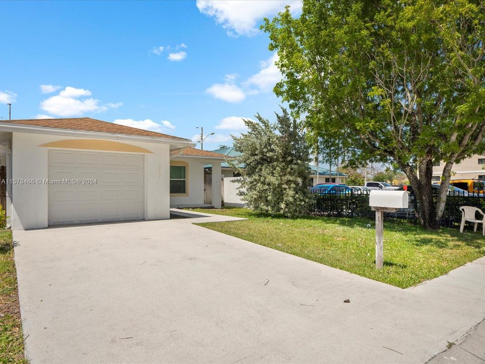 Recently Sold: $549,995 (3 beds, 2 baths, 1338 Square Feet)