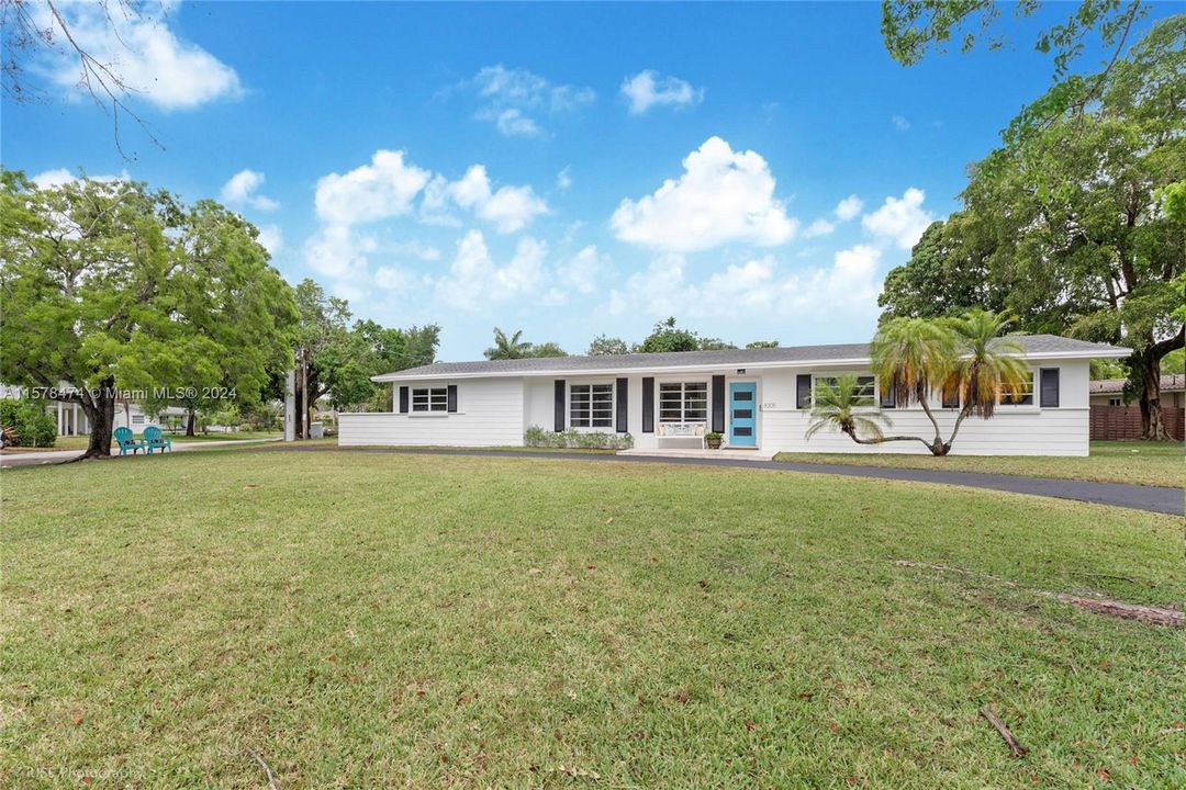 For Sale: $979,000 (3 beds, 2 baths, 1526 Square Feet)