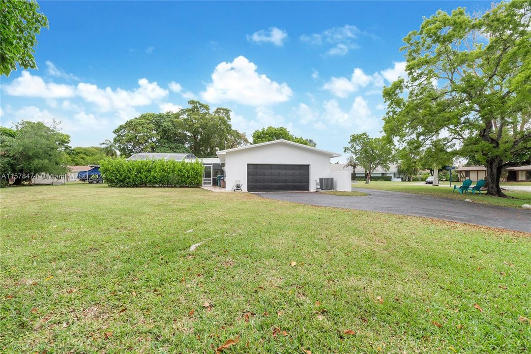 For Sale: $979,000 (3 beds, 2 baths, 1526 Square Feet)