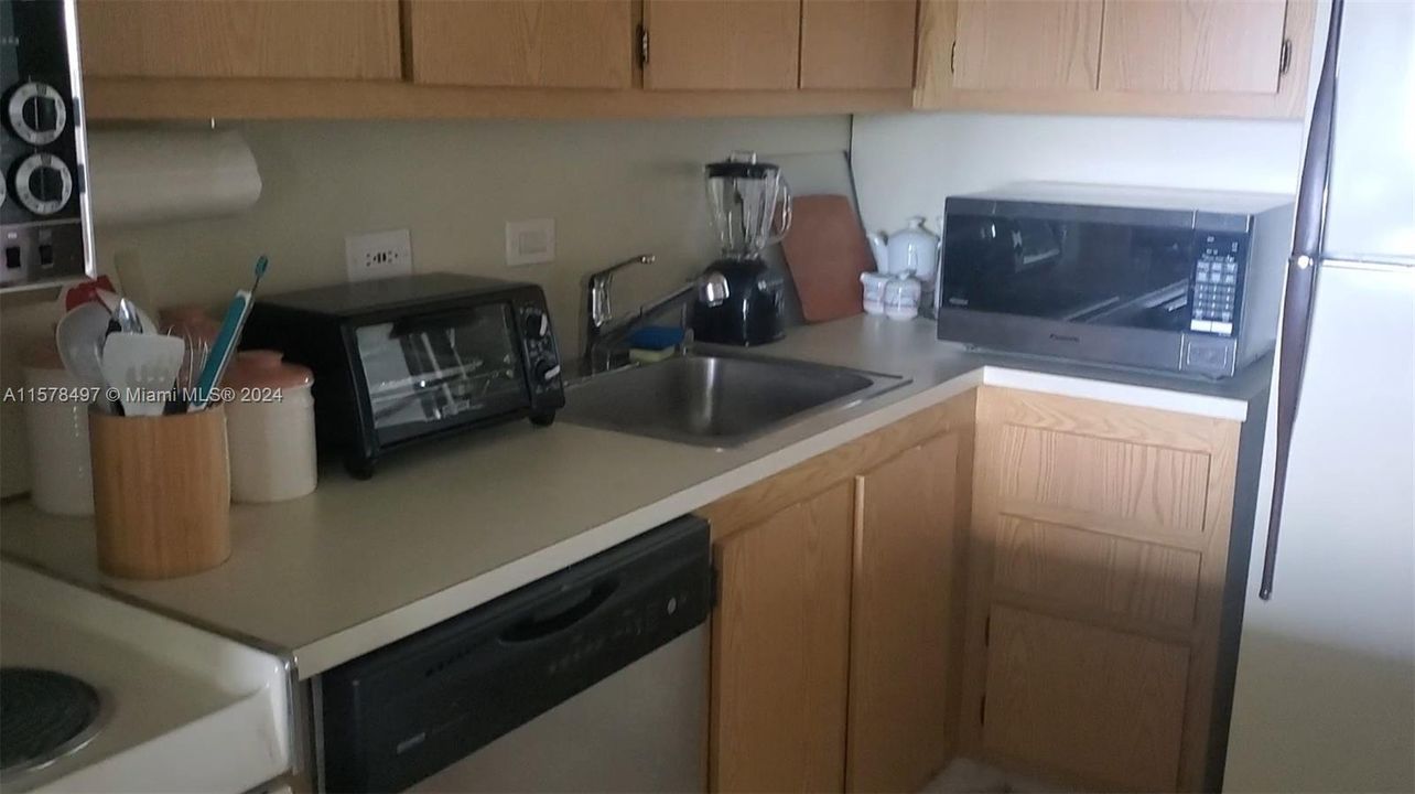 For Rent: $2,950 (2 beds, 2 baths, 1139 Square Feet)