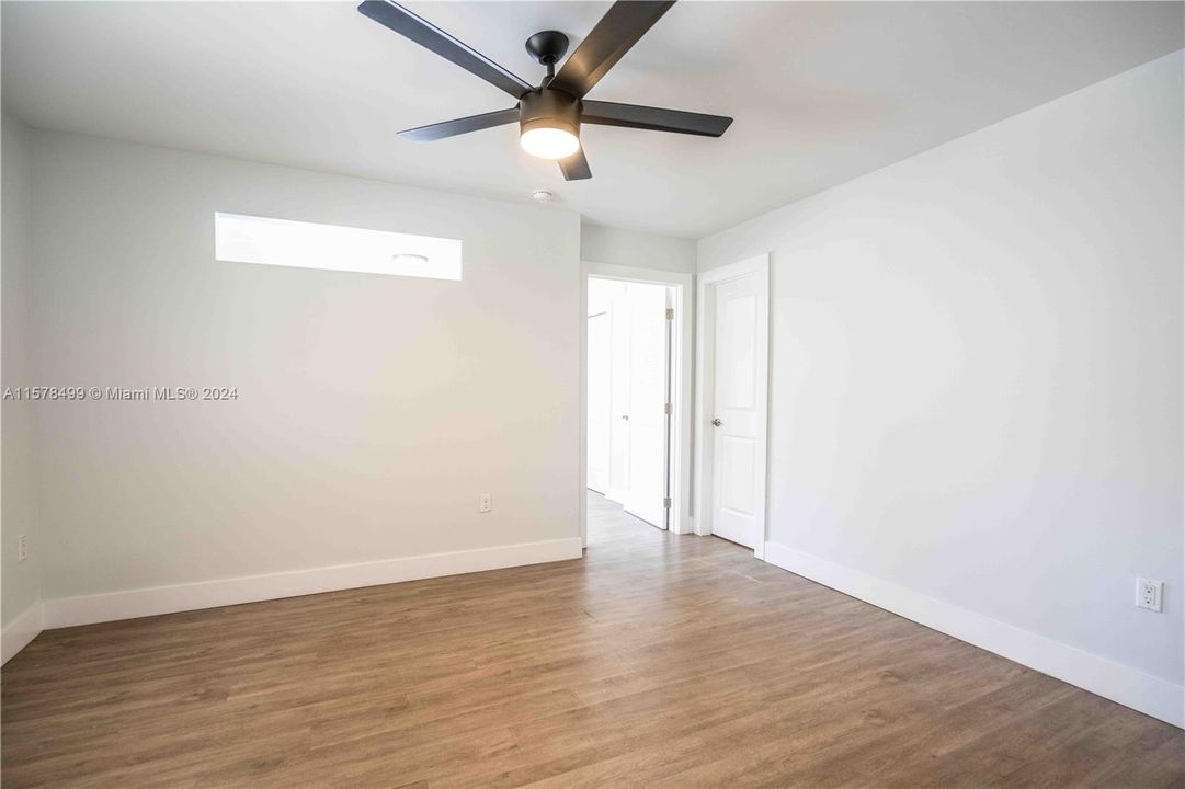 Active With Contract: $1,800 (1 beds, 1 baths, 610 Square Feet)