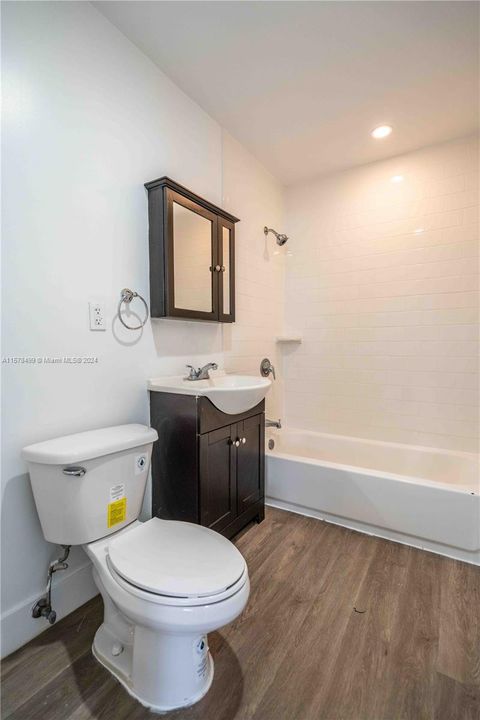 最近租的: $1,800 (1 贝兹, 1 浴室, 610 平方英尺)