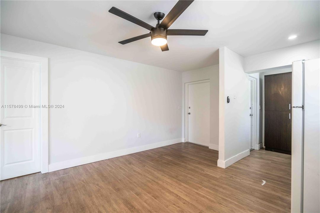 Active With Contract: $1,800 (1 beds, 1 baths, 610 Square Feet)