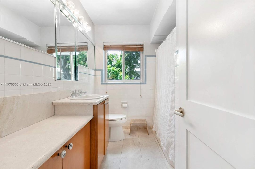 待售: $2,000,000 (3 贝兹, 3 浴室, 1936 平方英尺)
