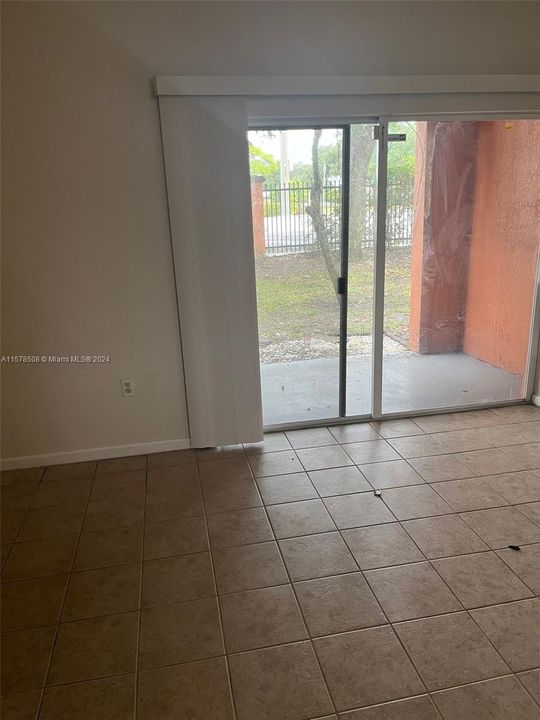 Vendido Recientemente: $292,000 (2 camas, 2 baños, 1140 Pies cuadrados)