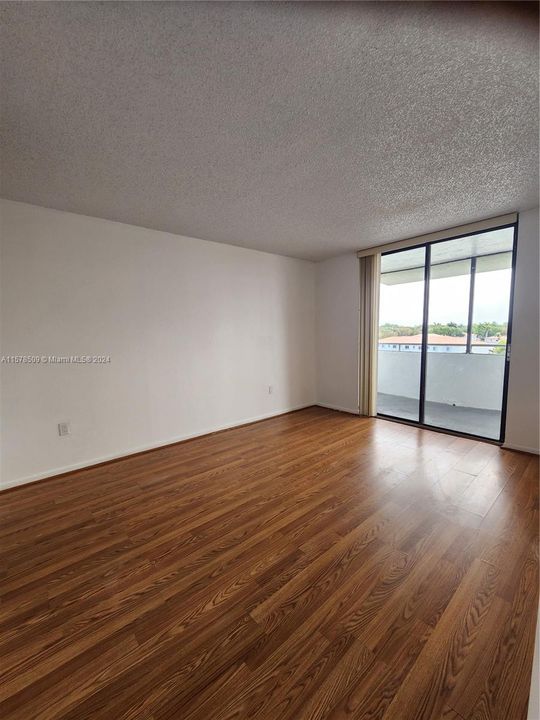 For Rent: $2,650 (3 beds, 2 baths, 1293 Square Feet)