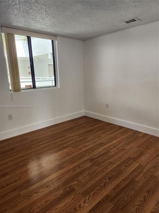 For Rent: $2,650 (3 beds, 2 baths, 1293 Square Feet)
