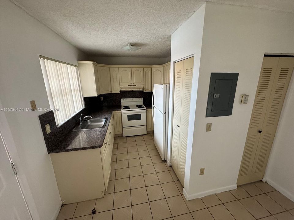 For Rent: $2,100 (2 beds, 1 baths, 8824 Square Feet)