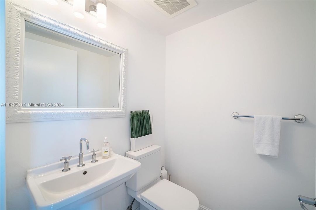 For Sale: $624,900 (2 beds, 2 baths, 1179 Square Feet)