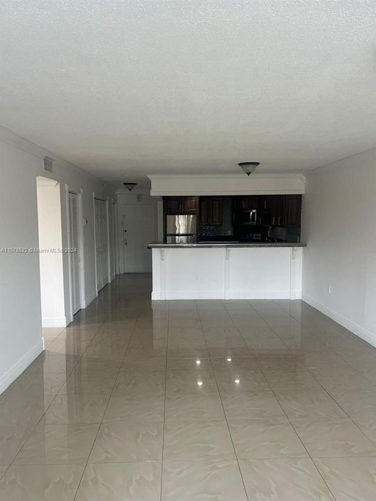 Active With Contract: $2,200 (2 beds, 1 baths, 1035 Square Feet)