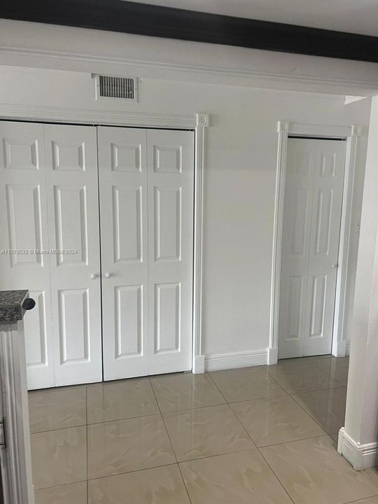 Active With Contract: $2,200 (2 beds, 1 baths, 1035 Square Feet)