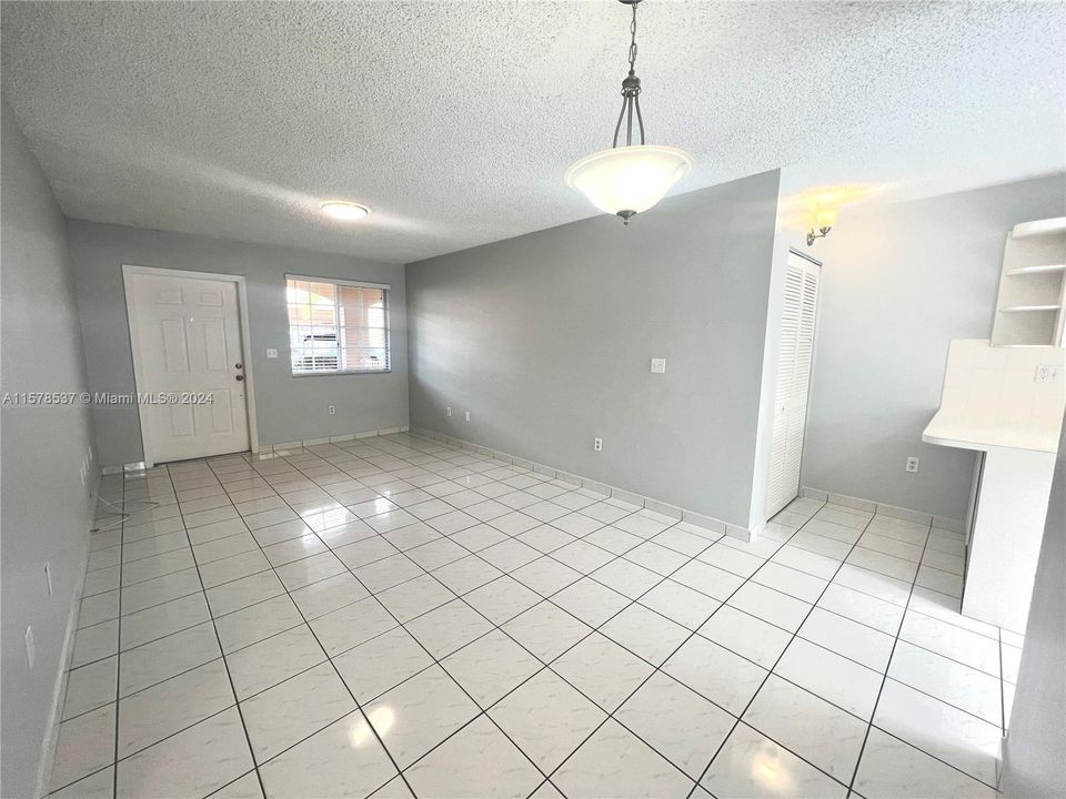 For Rent: $2,500 (2 beds, 2 baths, 870 Square Feet)