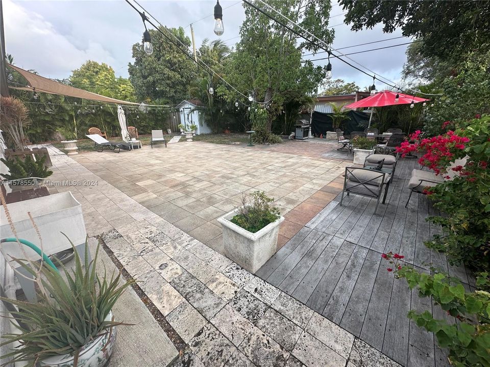 For Sale: $525,000 (4 beds, 2 baths, 1014 Square Feet)