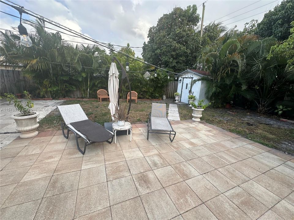 For Sale: $525,000 (4 beds, 2 baths, 1014 Square Feet)