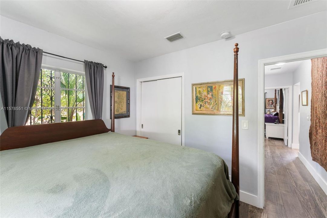 For Sale: $745,000 (2 beds, 1 baths, 1053 Square Feet)