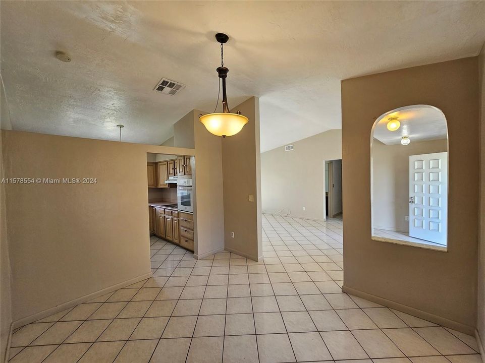 For Rent: $3,500 (3 beds, 2 baths, 1252 Square Feet)