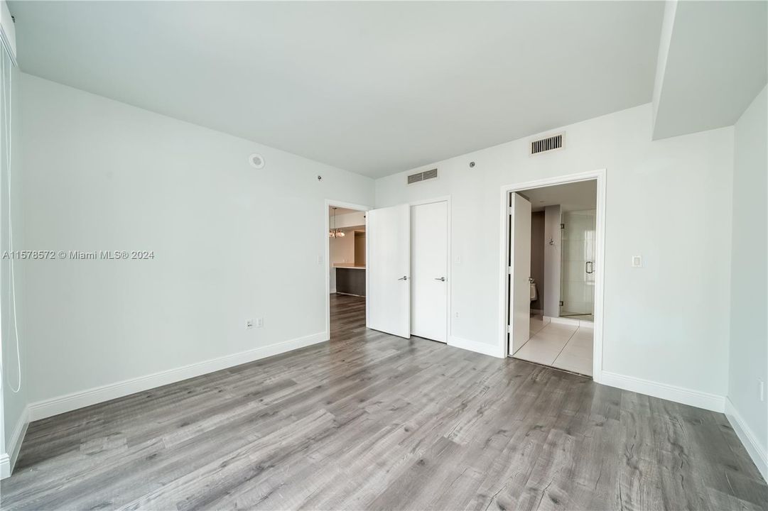 For Rent: $4,400 (2 beds, 2 baths, 1111 Square Feet)