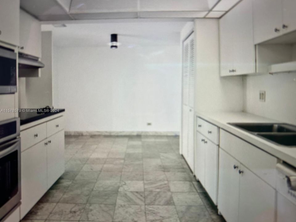 For Sale: $330,000 (2 beds, 2 baths, 1950 Square Feet)