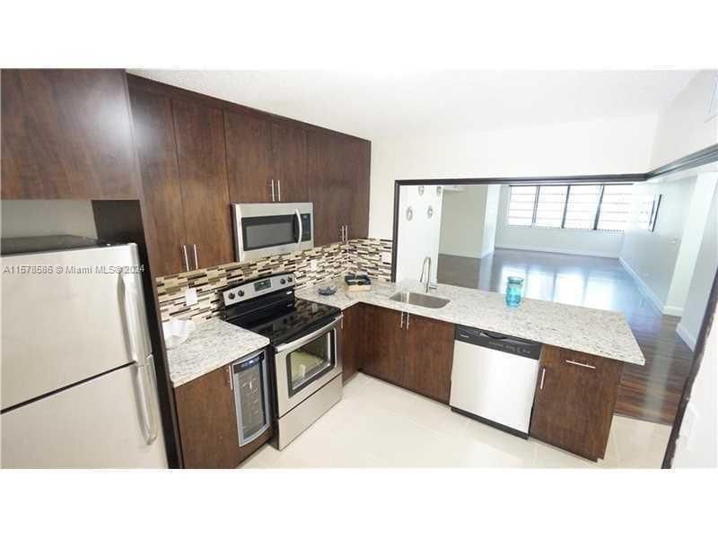 Active With Contract: $2,050 (2 beds, 2 baths, 1310 Square Feet)