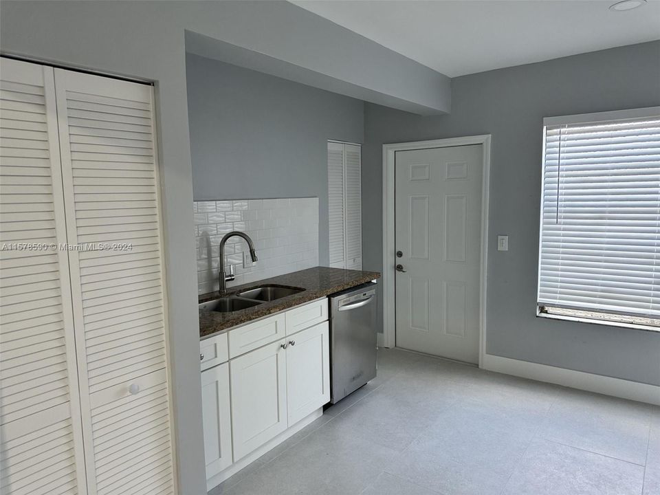 For Rent: $2,300 (2 beds, 1 baths, 1120 Square Feet)