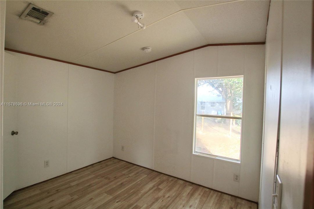 For Sale: $170,000 (2 beds, 2 baths, 896 Square Feet)