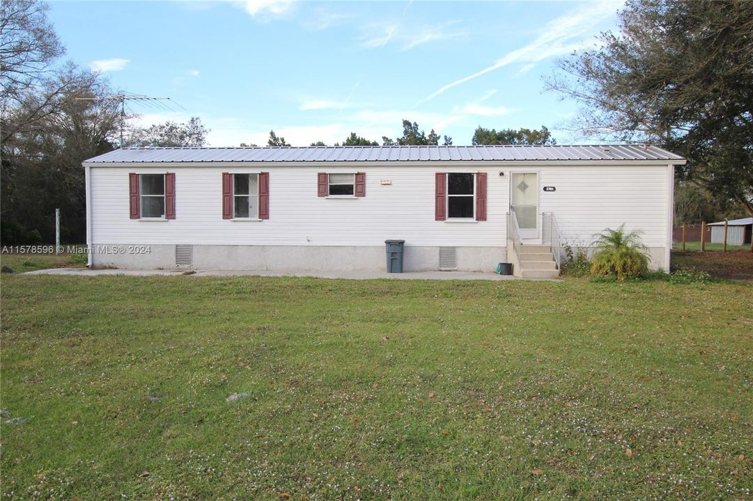 For Sale: $170,000 (2 beds, 2 baths, 896 Square Feet)