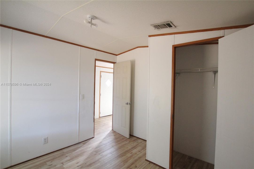 For Sale: $170,000 (2 beds, 2 baths, 896 Square Feet)