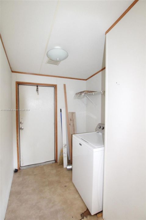 For Sale: $170,000 (2 beds, 2 baths, 896 Square Feet)