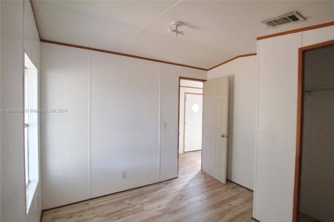 For Sale: $170,000 (2 beds, 2 baths, 896 Square Feet)