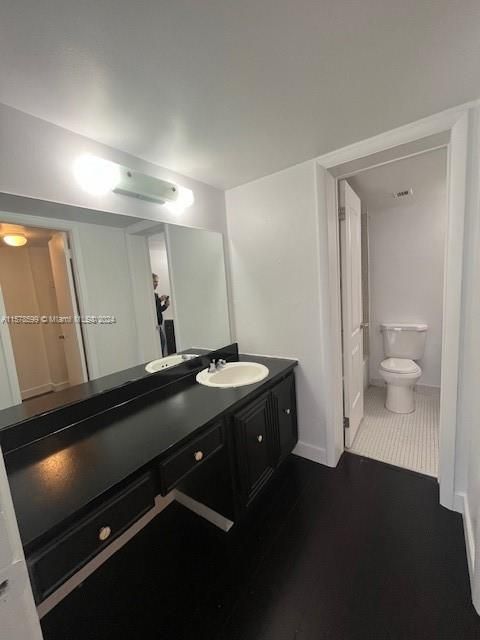 Active With Contract: $1,550 (1 beds, 1 baths, 826 Square Feet)