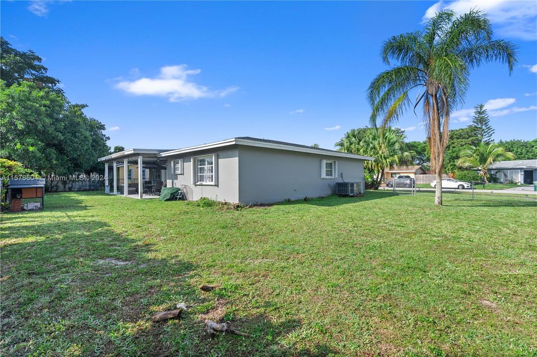 For Sale: $559,900 (4 beds, 2 baths, 1573 Square Feet)