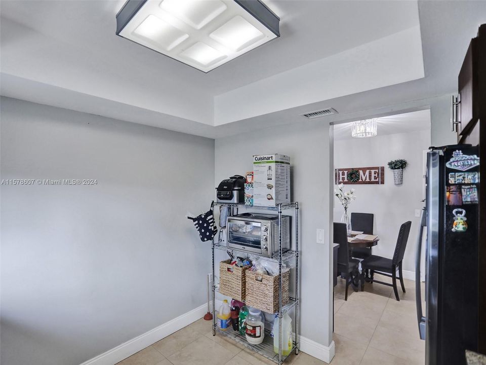 Active With Contract: $470,000 (2 beds, 2 baths, 1096 Square Feet)