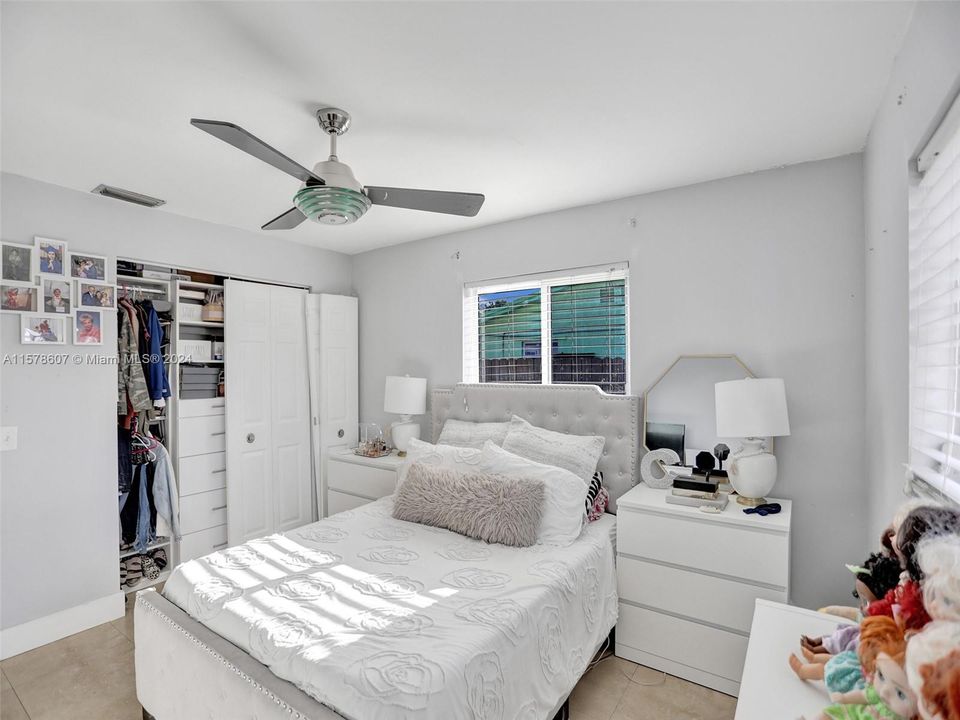 Active With Contract: $470,000 (2 beds, 2 baths, 1096 Square Feet)