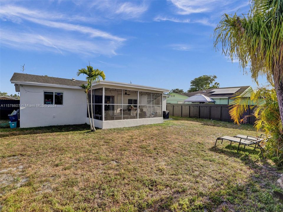 Active With Contract: $470,000 (2 beds, 2 baths, 1096 Square Feet)