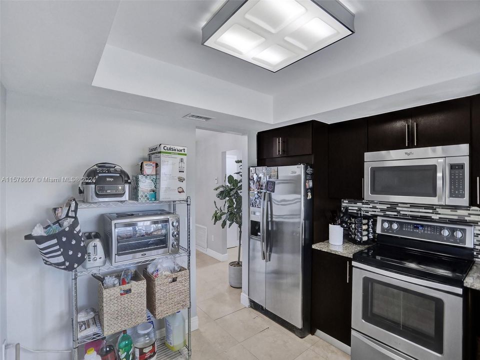 Active With Contract: $470,000 (2 beds, 2 baths, 1096 Square Feet)