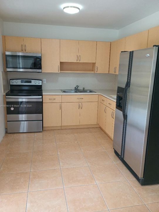 For Rent: $3,300 (3 beds, 2 baths, 2013 Square Feet)