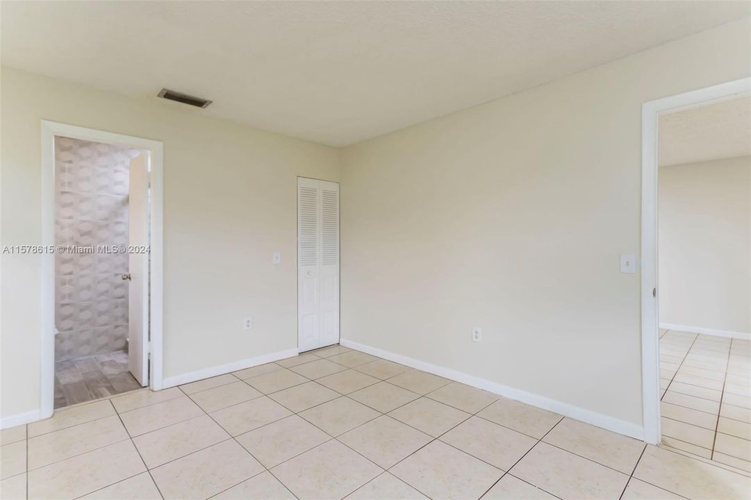 Active With Contract: $375,000 (3 beds, 2 baths, 1118 Square Feet)