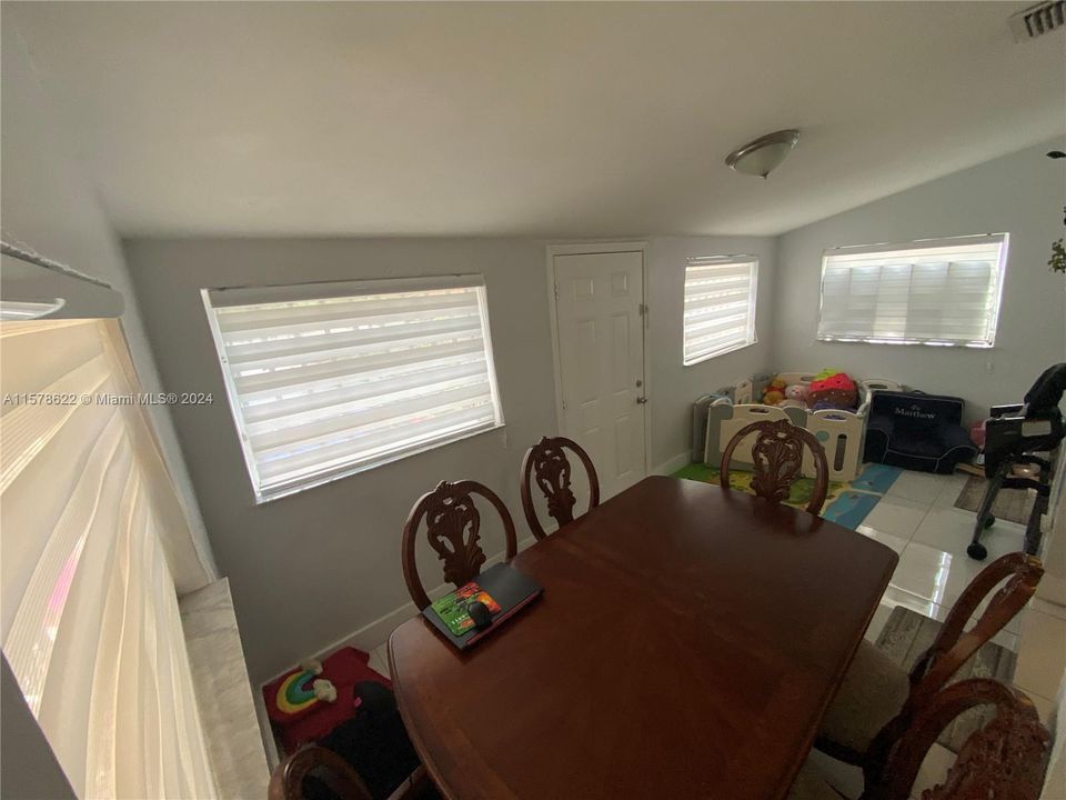 For Rent: $3,900 (3 beds, 2 baths, 1927 Square Feet)
